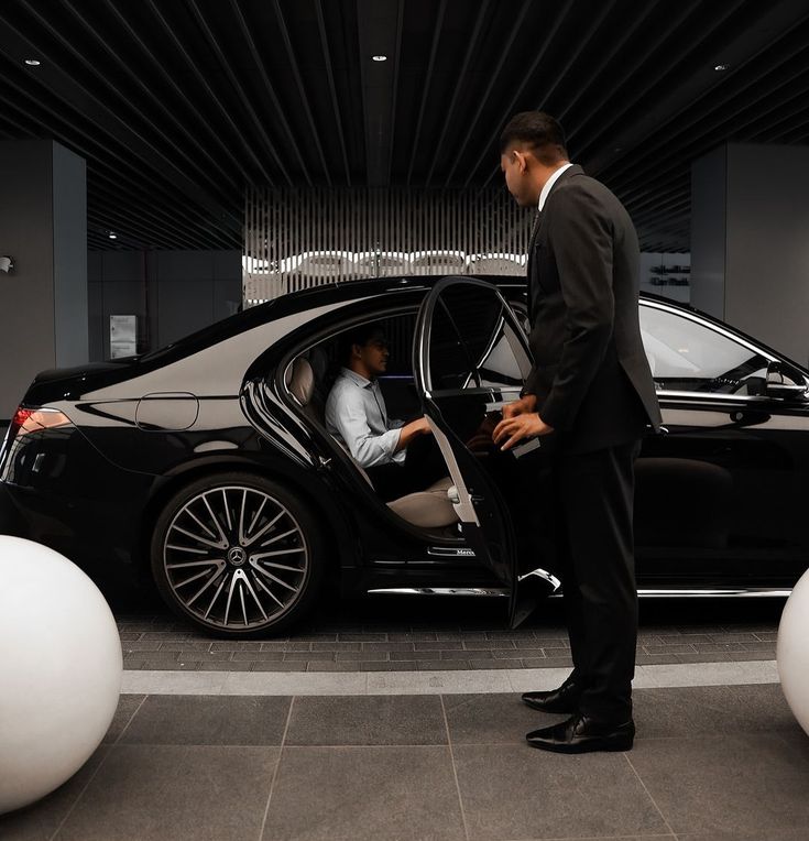 How Chauffeurs Are Becoming Concierge Ambassadors: Elevating the Luxury Travel Experience